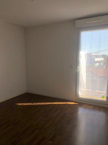 Appartement
                                                                                                                                                                                                                                                                                                                        3 pièce(s)                                                                                                                                                                                                          2 chambre(s)                                                                                                                                                                                                          65  m²