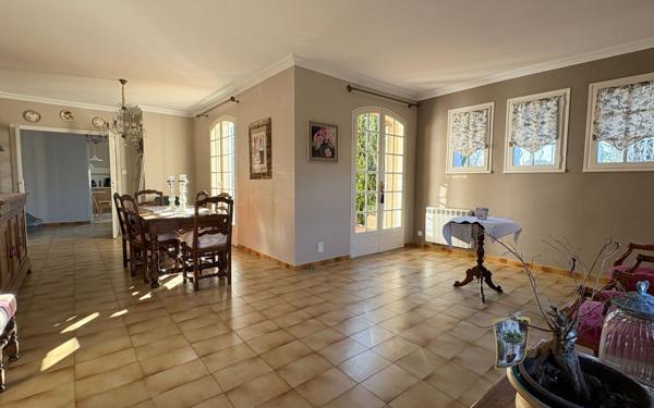 Maison à vendre    5 pièces • 135,62 m2 Villeneuve-lès-Avignon