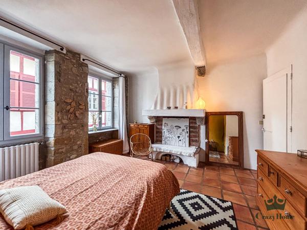 Appartement
                                                                                                                                                                                                                                                                                                                        4 pièce(s)                                                                                                                                                                                                          2 chambre(s)                                                                                                                                                                                                          86  m²