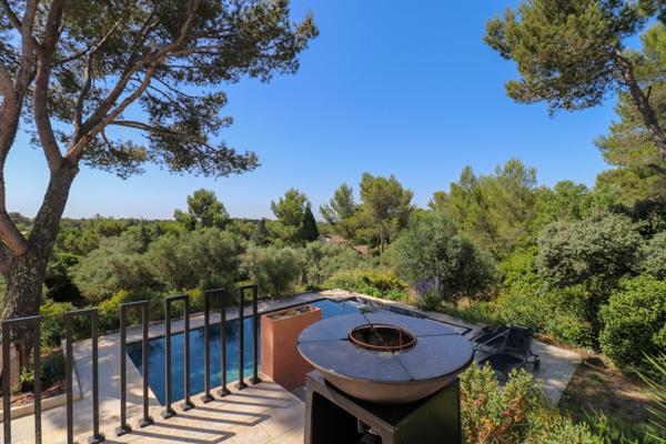 Maison contemporaine avec vue dégagée e piscine