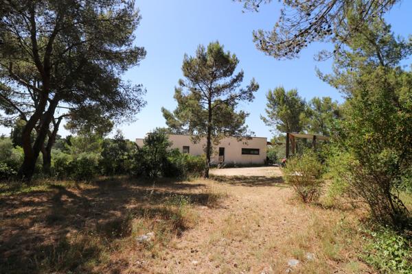 Maison contemporaine avec vue dégagée e piscine
