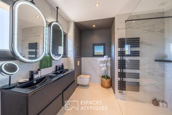 Villa d’architecte avec vue panoramique dans domaine sécurisé