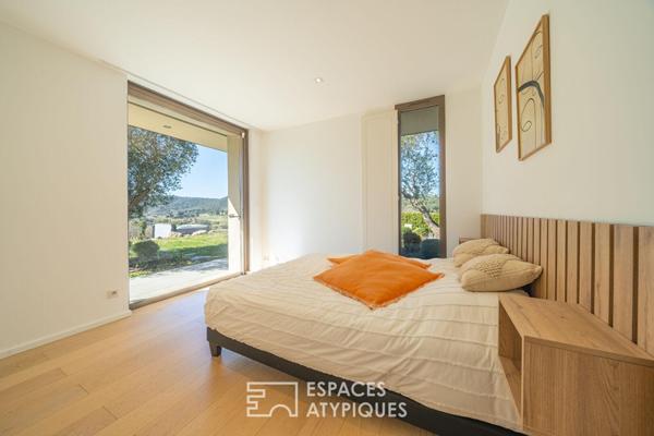 Villa d’architecte avec vue panoramique dans domaine sécurisé