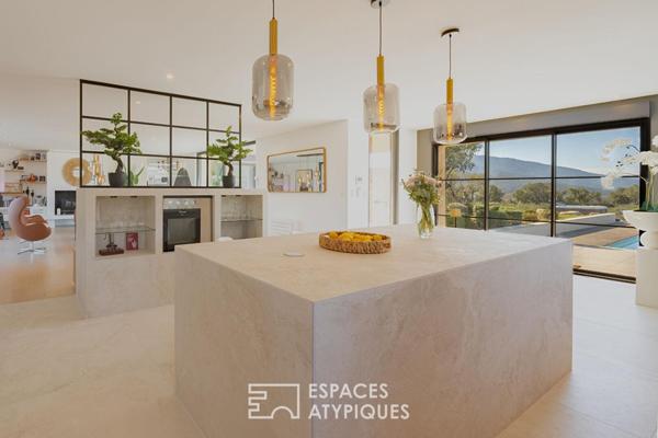 Villa d’architecte avec vue panoramique dans domaine sécurisé