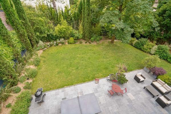 REUIL MALMAISON (92) - Maison contemporaine de 235m² 1500m² terrain