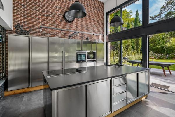 REUIL MALMAISON (92) - Maison contemporaine de 235m² 1500m² terrain
