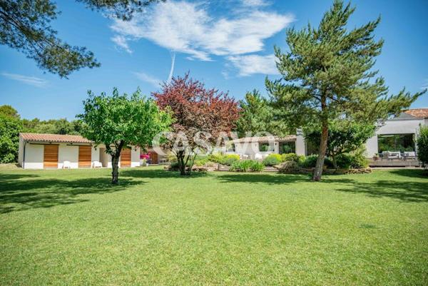 Vente Maison 5 pièces de 180m² - 13760 Saint-Cannat