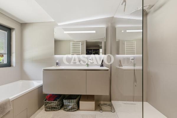 Vente Maison 5 pièces de 180m² - 13760 Saint-Cannat
