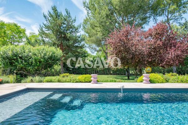 Vente Maison 5 pièces de 180m² - 13760 Saint-Cannat