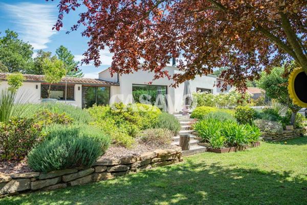 Vente Maison 5 pièces de 180m² - 13760 Saint-Cannat
