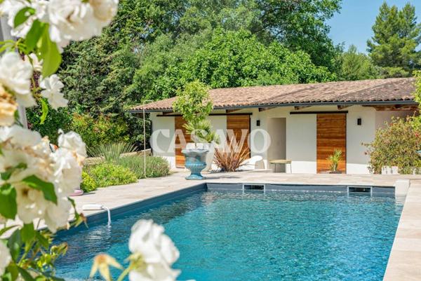 Vente Maison 5 pièces de 180m² - 13760 Saint-Cannat
