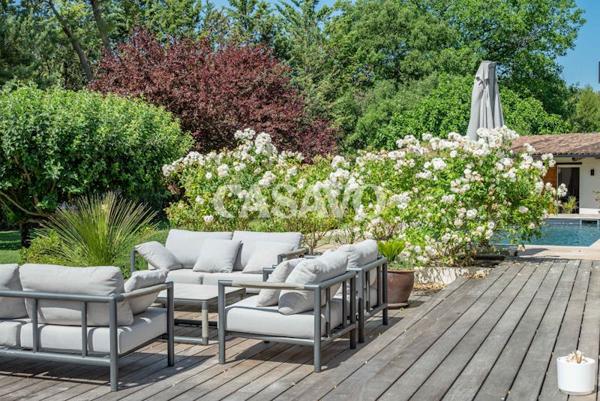 Vente Maison 5 pièces de 180m² - 13760 Saint-Cannat