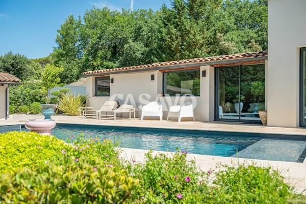 Vente Maison 5 pièces de 180m² - 13760 Saint-Cannat