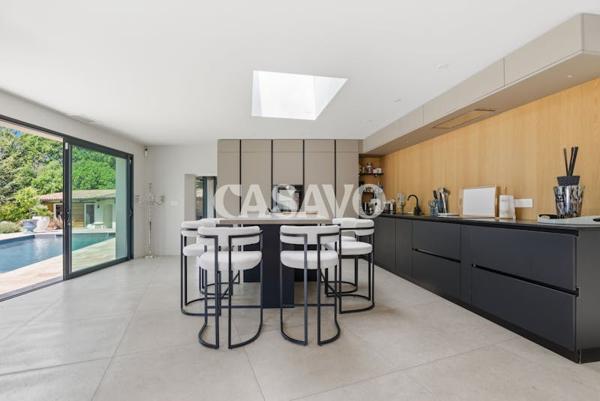 Vente Maison 5 pièces de 180m² - 13760 Saint-Cannat