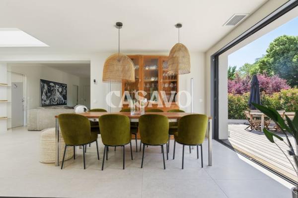 Vente Maison 5 pièces de 180m² - 13760 Saint-Cannat