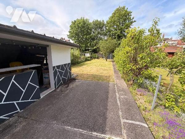En exclusivité chez votre Notaire, maison de ville sur Coudekerque-Branche secteur Sainte-Germa...