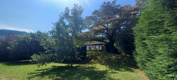 Belle villa plain pied avec sous-sol et jardin