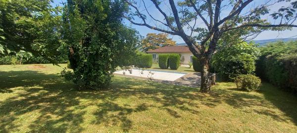 Belle villa plain pied avec sous-sol et jardin