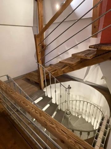 T3 duplex de caractère avec poutres apparentes aux portes de Lyon