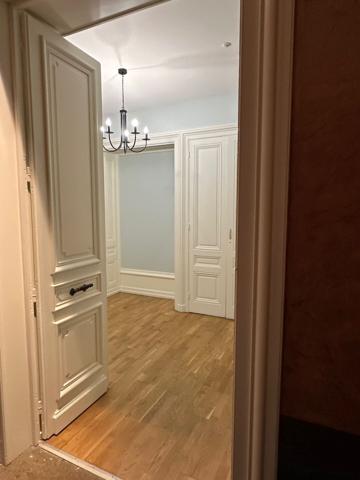 T3 duplex de caractère avec poutres apparentes aux portes de Lyon
