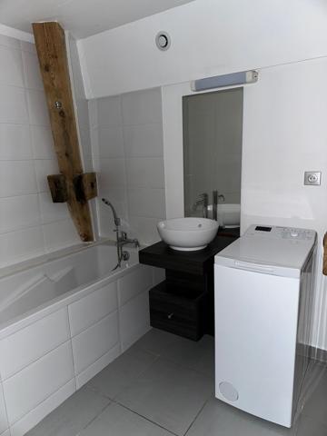 T3 duplex de caractère avec poutres apparentes aux portes de Lyon