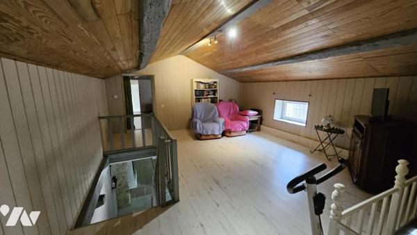 A vendre à CHAMPAGNE-LE-SEC, Charmante maison ancienne au sein d'un terrain de 741m²