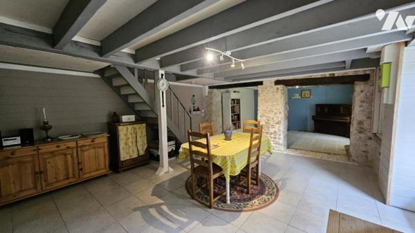 A vendre à CHAMPAGNE-LE-SEC, Charmante maison ancienne au sein d'un terrain de 741m²