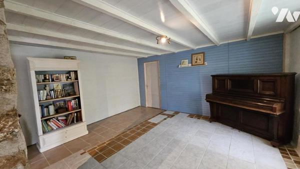 A vendre à CHAMPAGNE-LE-SEC, Charmante maison ancienne au sein d'un terrain de 741m²