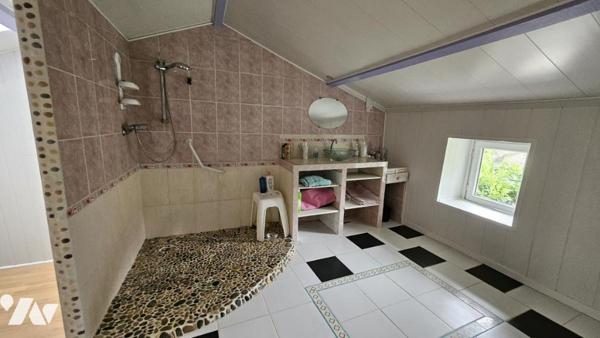 A vendre à CHAMPAGNE-LE-SEC, Charmante maison ancienne au sein d'un terrain de 741m²