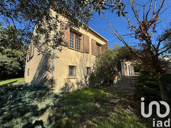 Maison 8 pièces de 177 m² à Châteauneuf-de-Gadagne (84470)