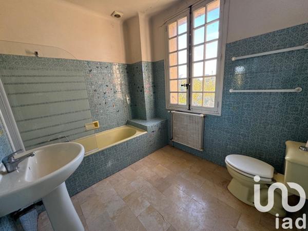 Maison 8 pièces de 177 m² à Châteauneuf-de-Gadagne (84470)