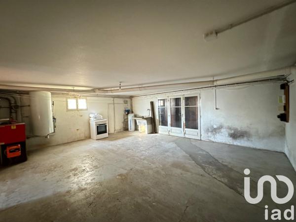 Maison 8 pièces de 177 m² à Châteauneuf-de-Gadagne (84470)