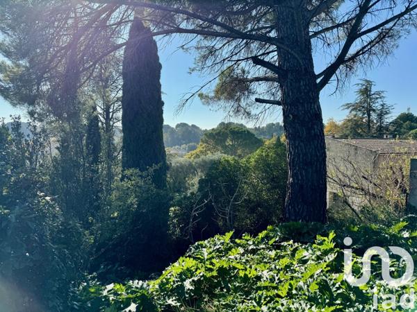 Maison 8 pièces de 177 m² à Châteauneuf-de-Gadagne (84470)