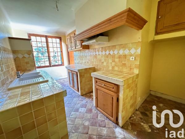 Maison 8 pièces de 177 m² à Châteauneuf-de-Gadagne (84470)