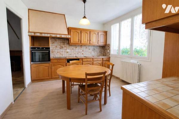 Maison 3/4 chambres - garage - grenier atelier jardin.