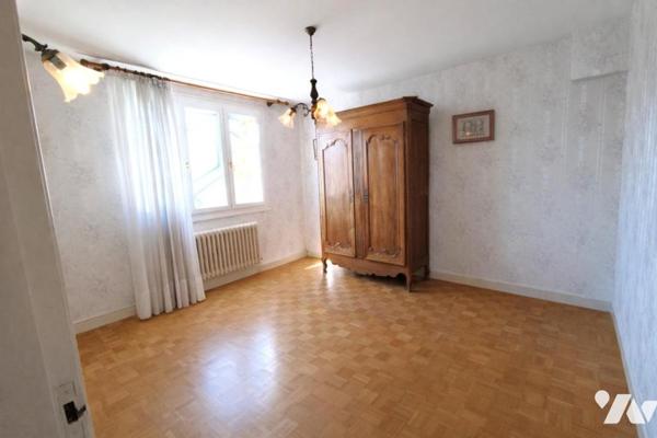 Maison 3/4 chambres - garage - grenier atelier jardin.