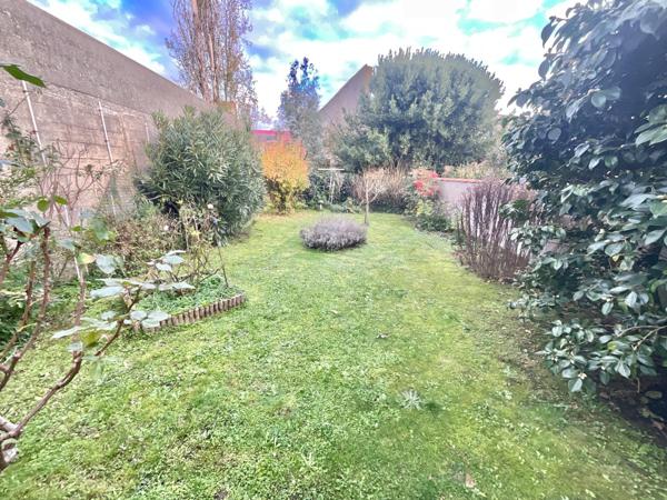 A Rénover: Maison de cheminot 73m2, jardin 207m2 avec un garage