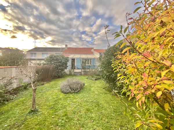 A Rénover: Maison de cheminot 73m2, jardin 207m2 avec un garage