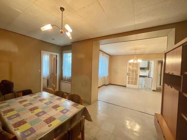 A Rénover: Maison de cheminot 73m2, jardin 207m2 avec un garage