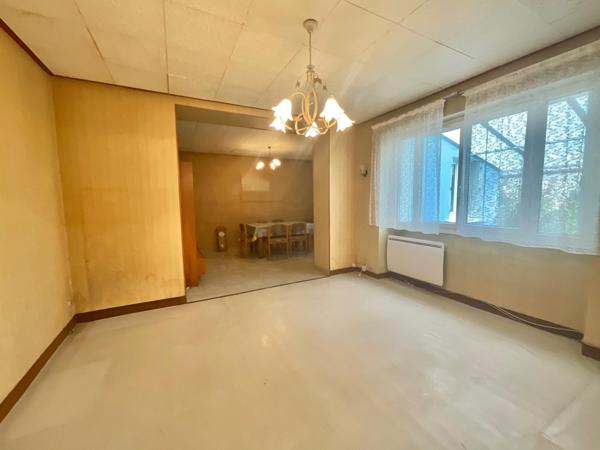 A Rénover: Maison de cheminot 73m2, jardin 207m2 avec un garage