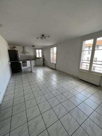 REF 11431 - 10 rue Sous Sainte Claire - F3 au 3ème étage