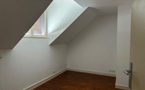 Maison à vendre    7 pièces •  Monnaie