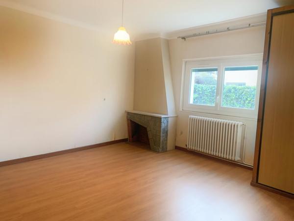 Quartier agréable, proche des commodités, grandes dépendances