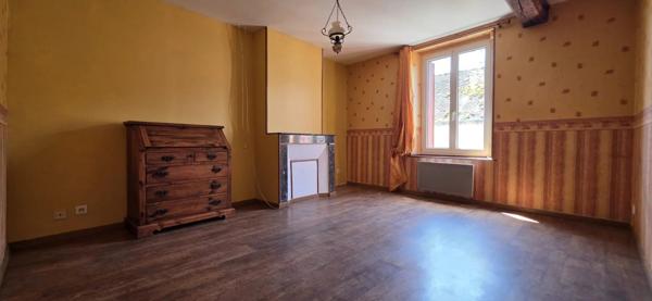 Vente                                                      Maison de village
                        
                     4 pièces                      111 m2                     à Nailly