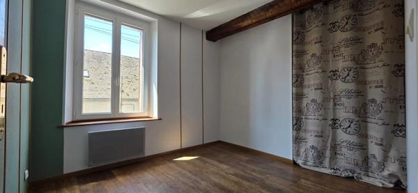 Vente                                                      Maison de village
                        
                     4 pièces                      111 m2                     à Nailly