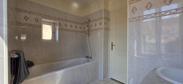Vente                                                      Maison de village
                        
                     4 pièces                      111 m2                     à Nailly