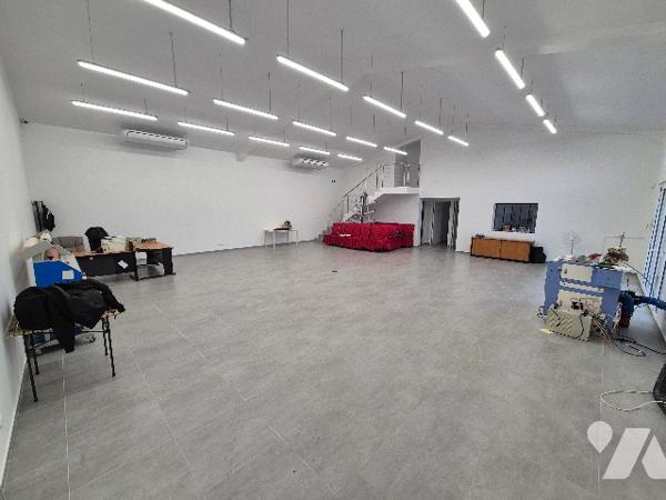 À vendre à Beaunay (51270), bâtiment d'environ 250 m², entièrement rénové à neuf en 2022,