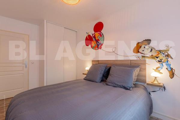 Coupvray – Appartement avec 2 chambres en excellent état, 2 parkings privatifs, à quelques minutes d