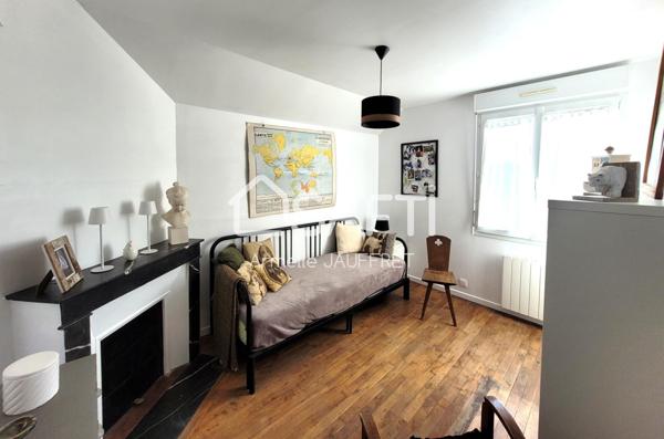 Maison 154m², état neuf, secteur calme, 600m RER.