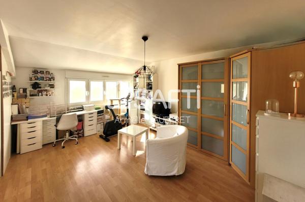 Maison 154m², état neuf, secteur calme, 600m RER.